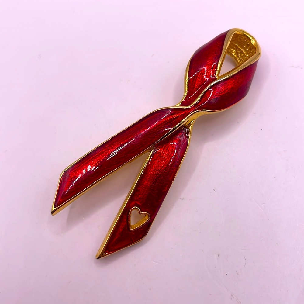 Gigi 1992 Gold Tone Red Enamel Ribbon Pin Brooch